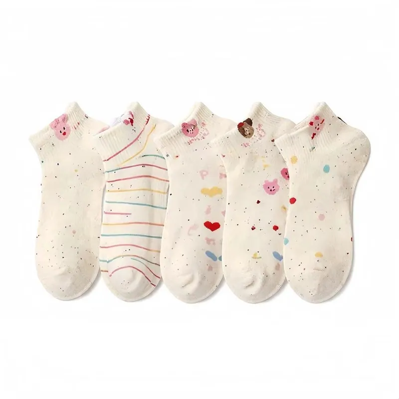 Adorable Cartoon Bear Ankle Socks for Women Stylish